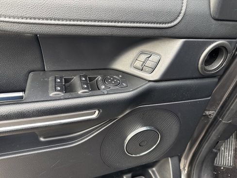 Used 2021 Ford Expedition XLT image 17