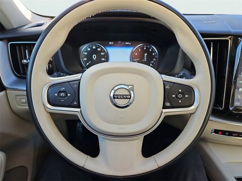 Used 2020 Volvo XC60 T6 Momentum w/ Protection Package Premier image 31