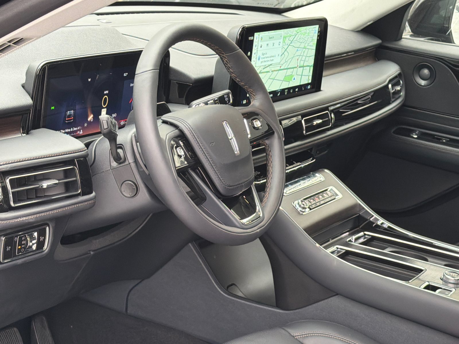 New 2027 Lincoln Aviator Reserve w/ Jet Appearance Package AWD/4WD image 16