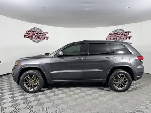 Used 2016 Jeep Grand Cherokee Laredo 75th Anniversary AWD/4WD image 4
