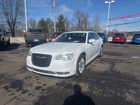 Used 2020 Chrysler 300 Touring L w/ Quick Order Package 2EF image 7