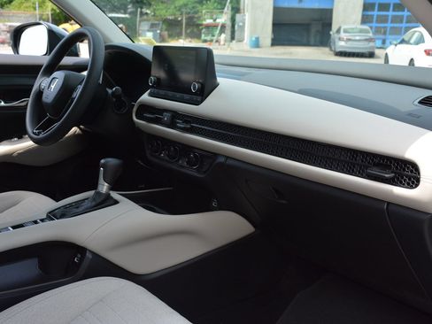 Used 2023 Honda HR-V LX image 20