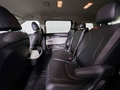 Used 2024 Kia Carnival LX image 26