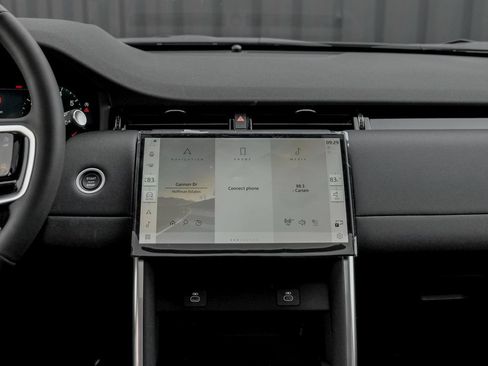 Used 2025 Land Rover Discovery Sport S image 18