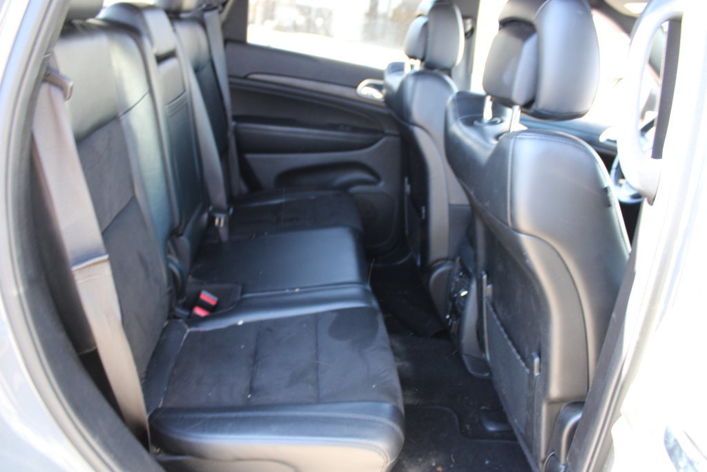 Used 2020 Jeep Grand Cherokee Altitude RWD image 11