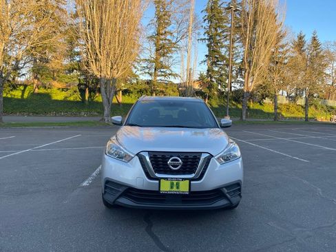 Used 2020 Nissan Kicks SV FWD image 8