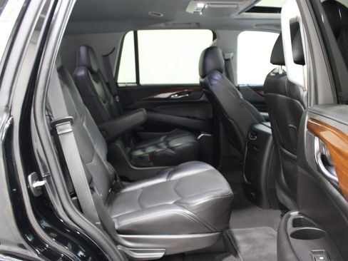 Used 2019 Cadillac Escalade Premium Luxury w/ LPO, Radiant Package AWD/4WD image 24