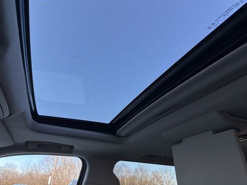 Used 2019 Chevrolet Suburban Premier image 24