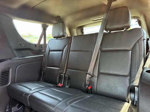 Used 2021 Chevrolet Suburban LT RWD image 15
