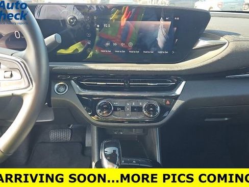 Used 2025 Buick Envista Sport Touring FWD image 3