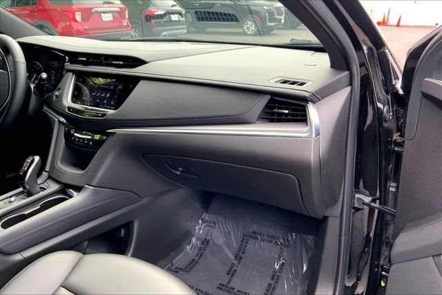 Used 2025 Cadillac XT5 Luxury w/ LPO, Floor Liner Package AWD/4WD image 16