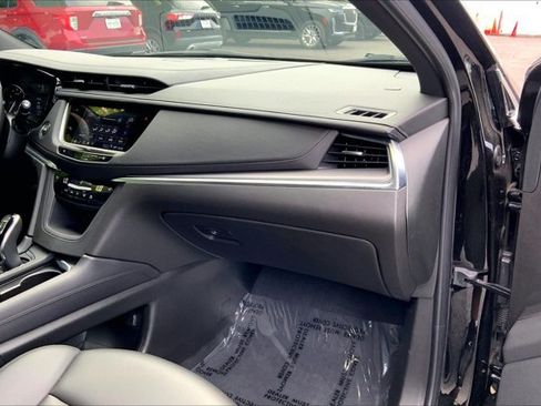 Used 2025 Cadillac XT5 Luxury w/ LPO, Floor Liner Package AWD/4WD image 16