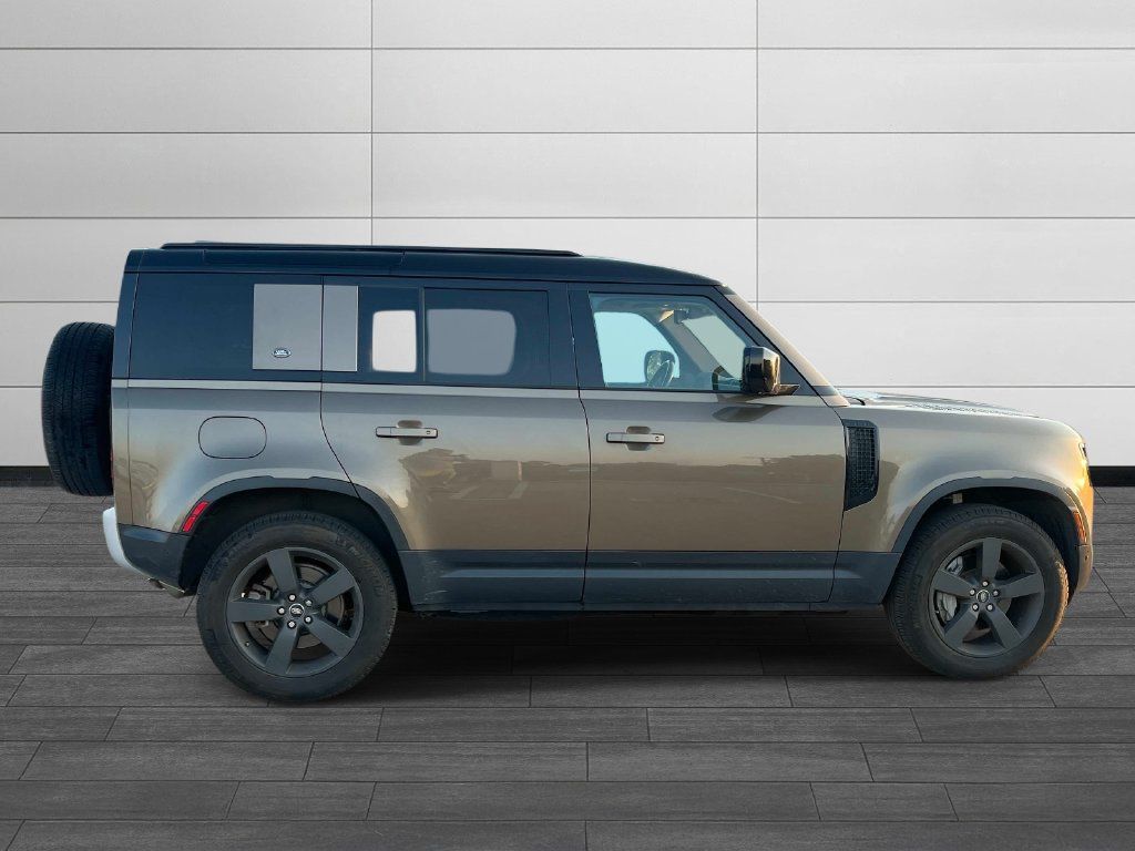 Used 2020 Land Rover Defender 110 SE AWD/4WD image 6