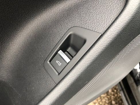 Used 2019 Audi Q8 Premium w/ Convenience Package image 13