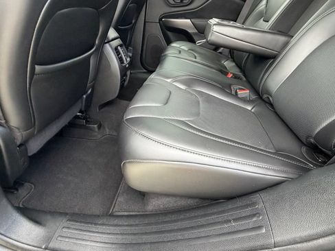 Used 2020 Jeep Cherokee Limited AWD/4WD image 19