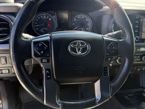 Used 2021 Toyota Tacoma TRD Off-Road w/ TRD Premium Off Road Package AWD/4WD image 17