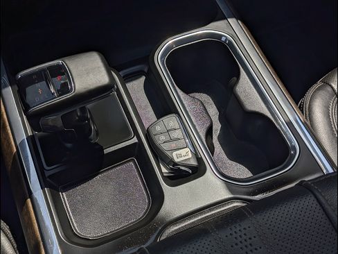 Used 2023 Chevrolet Silverado 1500 High Country w/ High Country Premium Package AWD/4WD image 34