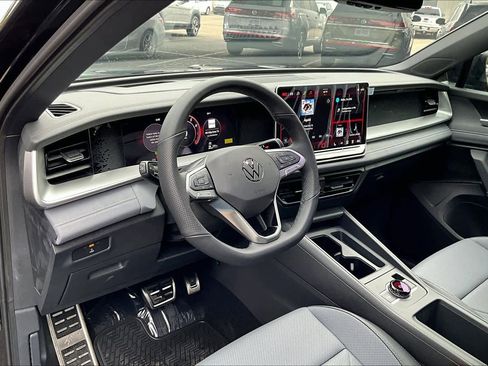 New 2026 Volkswagen Tiguan SE R-Line image 8