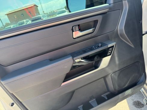 Used 2025 Toyota Tundra Limited AWD/4WD image 11