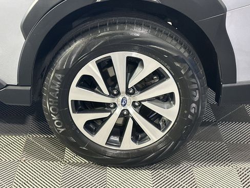 Used 2023 Subaru Outback Premium image 12