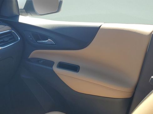 Used 2023 Chevrolet Equinox Premier image 16