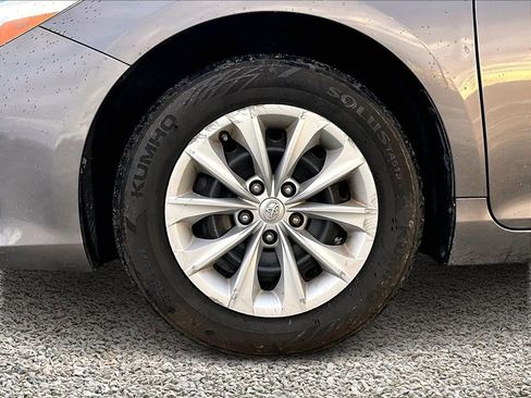 Used 2015 Toyota Camry LE image 8
