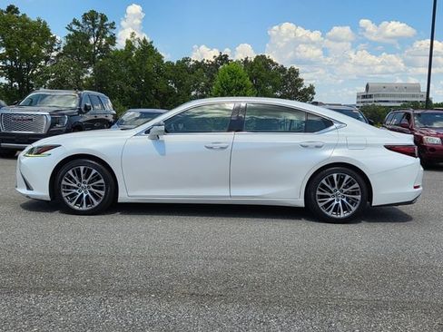 Used 2019 Lexus ES 350 w/ Accessory Package FWD image 2