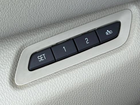 Used 2017 Cadillac Escalade ESV Premium Luxury AWD/4WD image 32