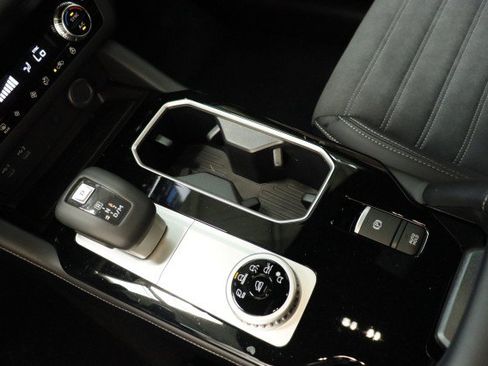 New 2026 Mitsubishi Outlander LE FWD image 14