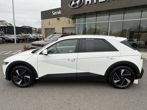 Certified 2025 Hyundai Ioniq 5 SE image 2