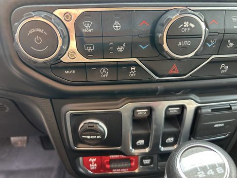 Used 2019 Jeep Wrangler Rubicon w/ Steel Bumper Group image 11