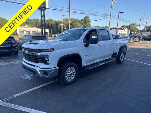 Used 2025 Chevrolet Silverado 2500 LT w/ Convenience Package AWD/4WD image 4