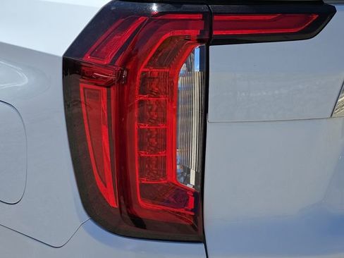 Used 2024 GMC Yukon SLT RWD image 9