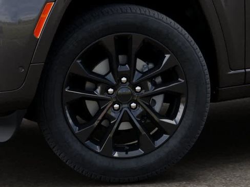 New 2026 Jeep Grand Cherokee L Limited image 8