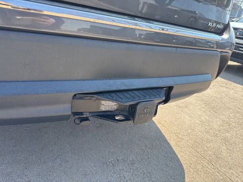 Used 2020 Toyota Highlander XLE image 4