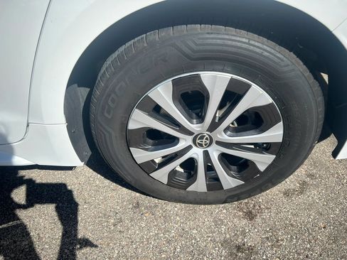 Used 2022 Toyota Corolla LE FWD image 16