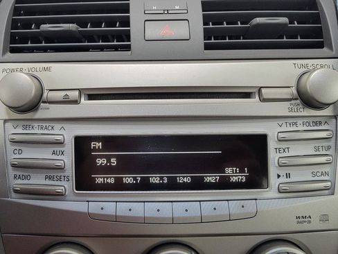 Used 2010 Toyota Camry LE FWD image 21