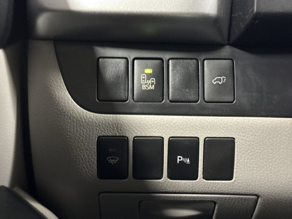 Used 2015 Toyota Highlander Limited AWD/4WD image 19