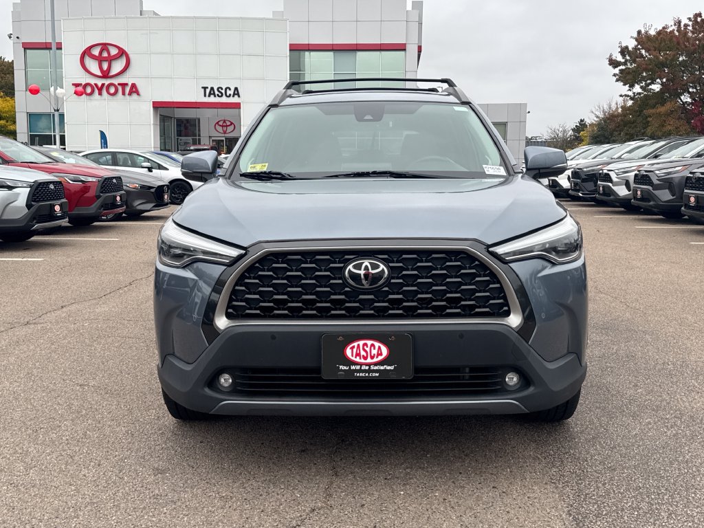 Used 2022 Toyota Corolla Cross XLE w/ Convenience Package AWD/4WD image 2