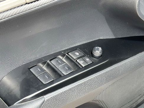 Used 2025 Toyota Camry SE FWD image 27