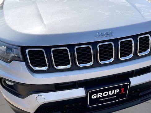 Used 2024 Jeep Compass Latitude AWD/4WD image 29