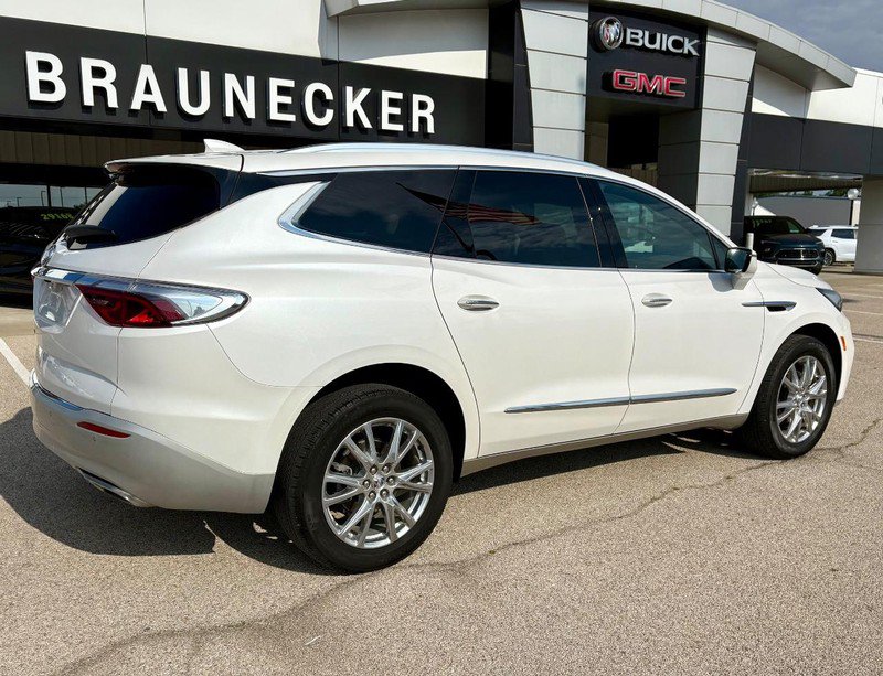 Used 2023 Buick Enclave Essence w/ Experience Buick Package FWD image 3