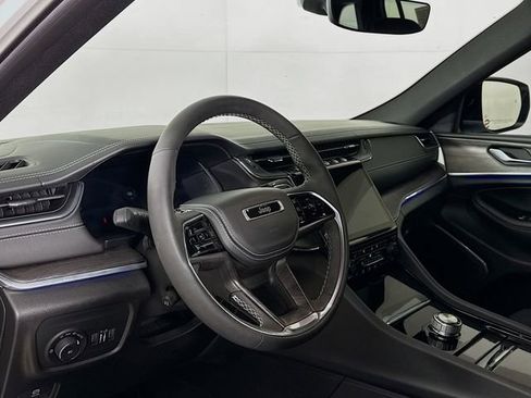 Used 2023 Jeep Grand Cherokee Overland image 9