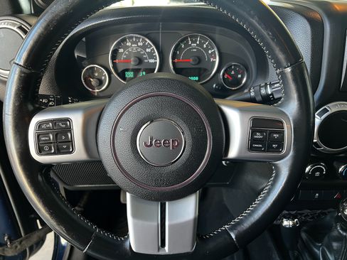 Used 2013 Jeep Wrangler Unlimited Sport AWD/4WD image 13