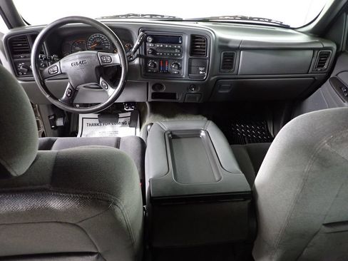 Used 2005 GMC Sierra 3500 SLE w/ Heavy-Duty Power Package AWD/4WD image 33