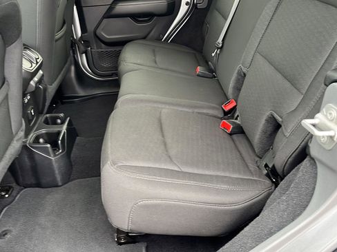 Used 2019 Jeep Wrangler Unlimited Sahara image 34