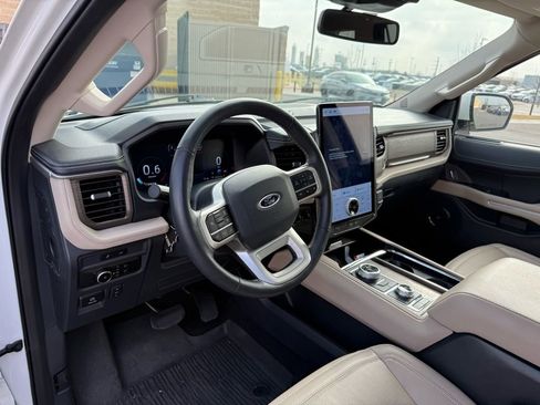 Used 2024 Ford Expedition Limited image 7