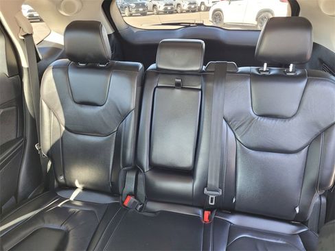 Used 2022 Ford Edge Titanium image 12