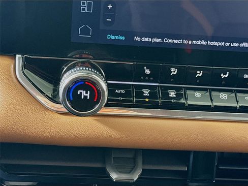 Used 2025 GMC Canyon AT4 w/ Nightfall Edition image 14