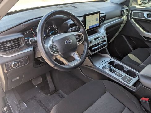 Used 2022 Ford Explorer XLT image 18